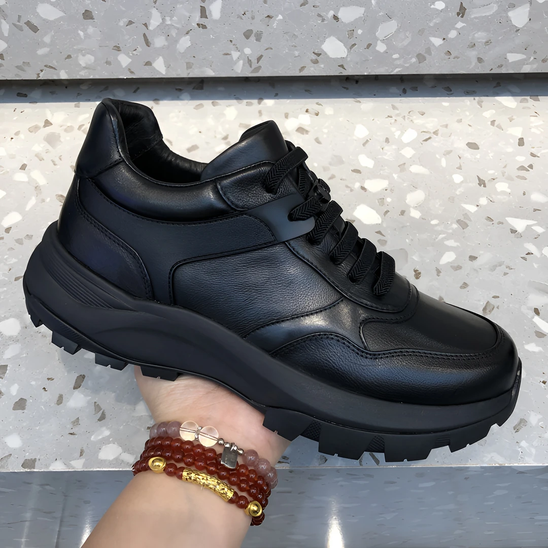 男鞋2025秋季新款时尚厚底真皮皮鞋百搭轻质黑色通勤防滑运动鞋潮
