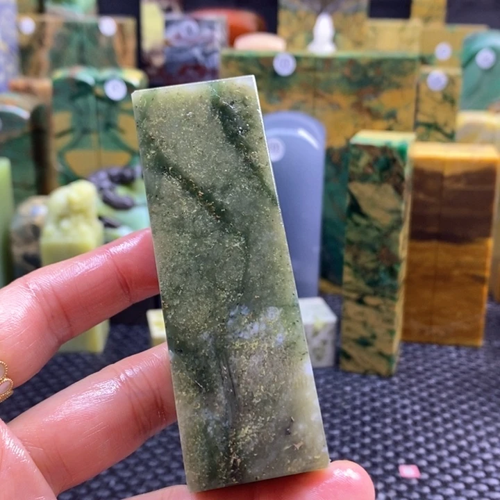 青田石莱****门青田石印章石