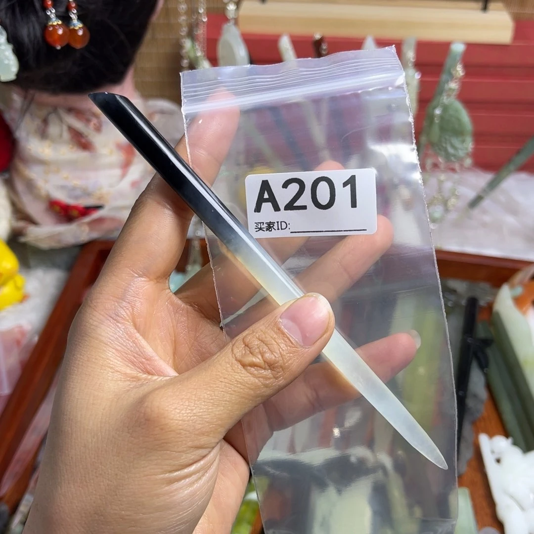 蛇纹石玉发饰未镶嵌女*尼