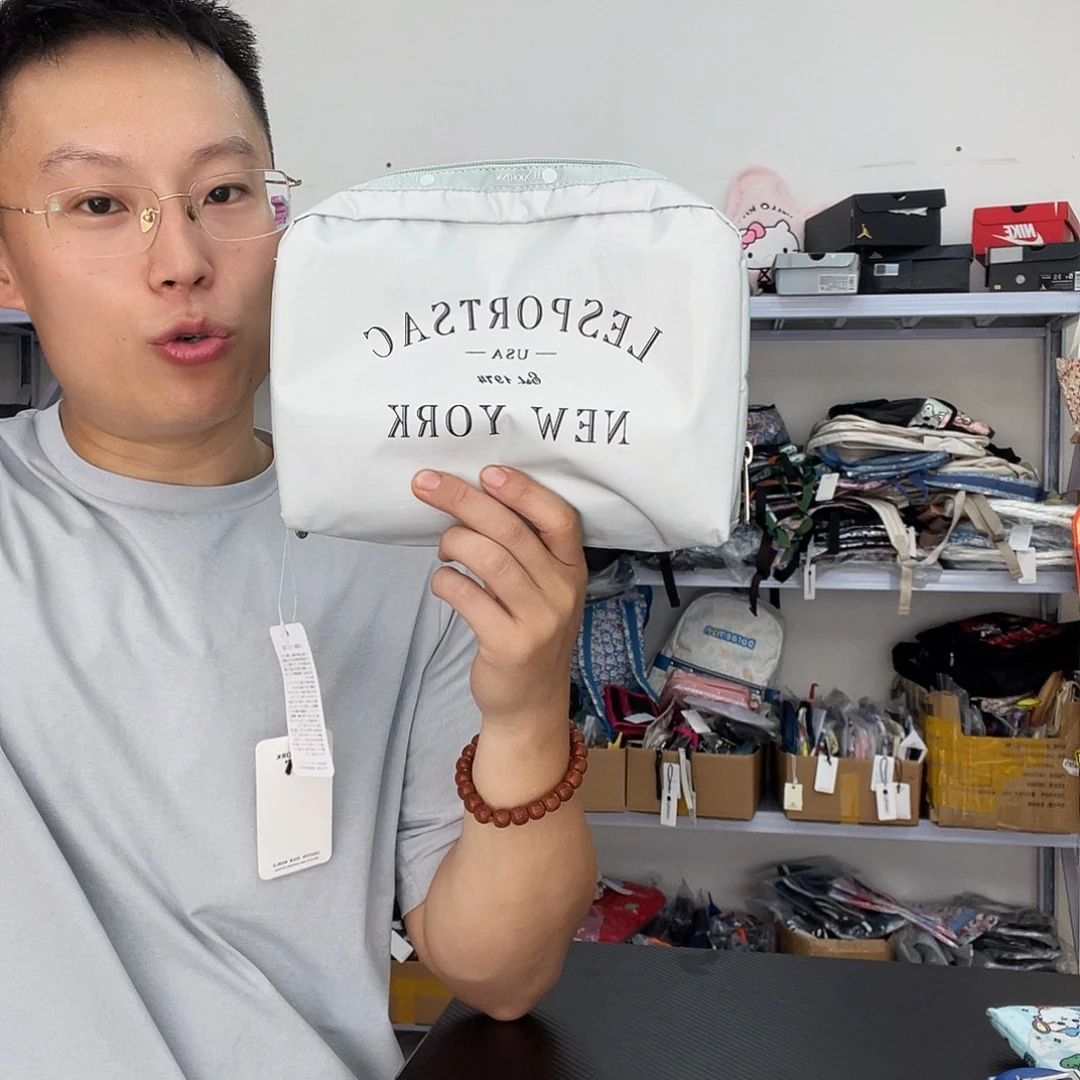 PU化妆包等产品和产品