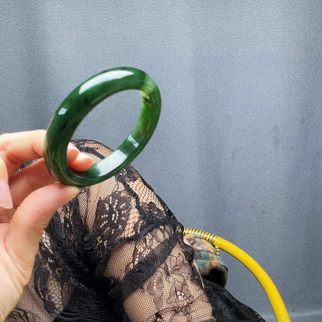 向***.和田玉未镶嵌手镯