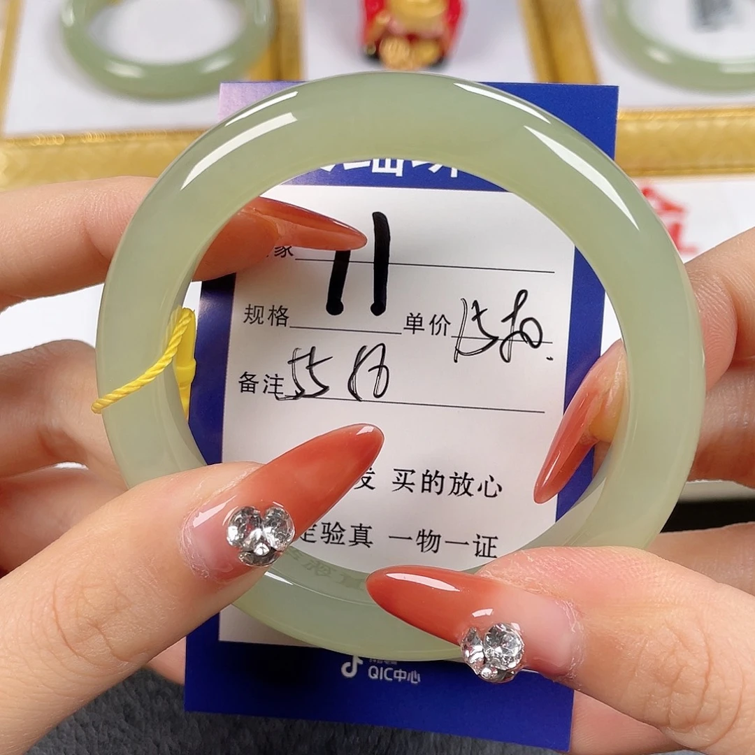 和田玉未镶嵌手镯