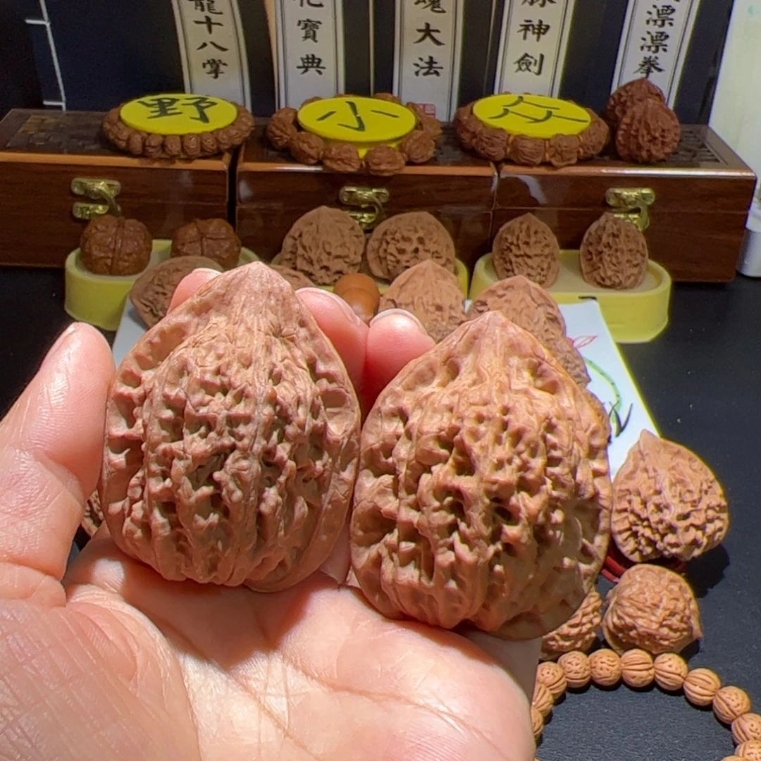 文玩核桃把件是****。天外陨铁