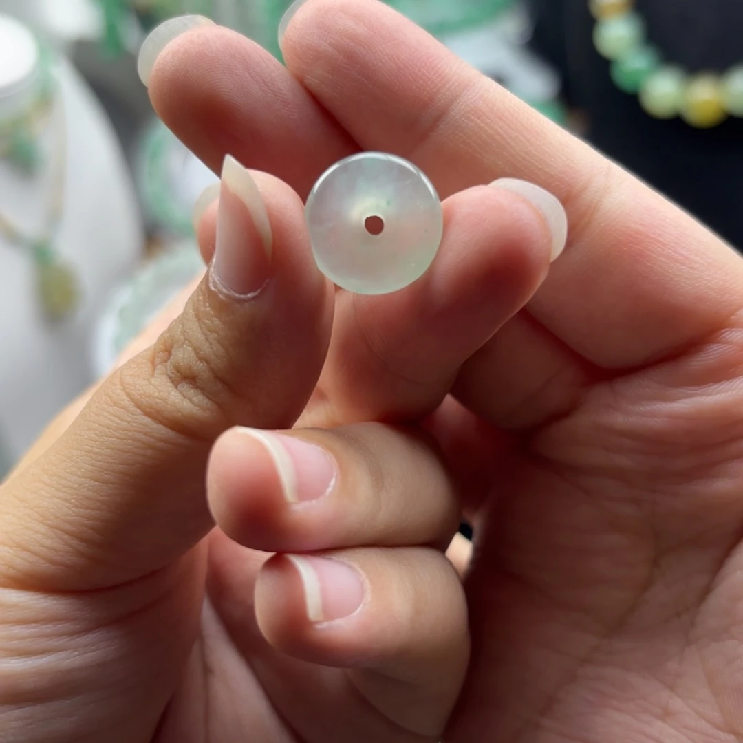 石英质玉未镶嵌颈饰