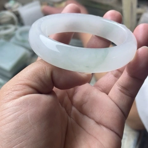 石英质玉未镶嵌手镯睫***了