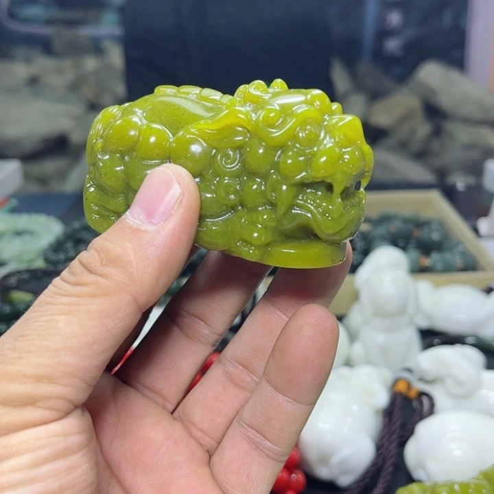 蛇纹石玉手把件未镶嵌