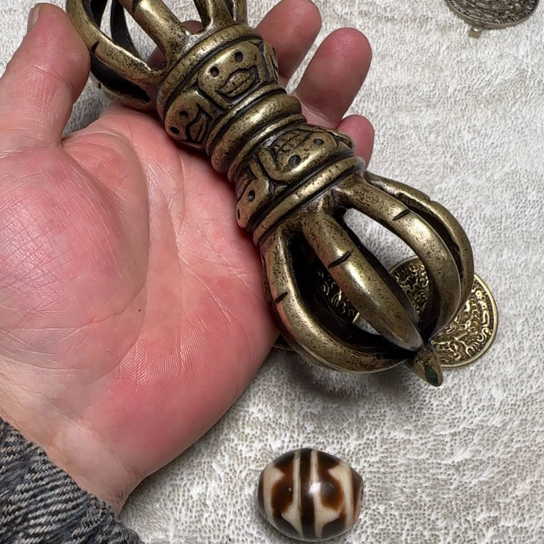 藏地回流。  大金刚杵。