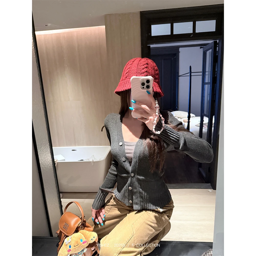 YISHEZ“初秋氛围”韩系多色V领长袖针织衫秋季薄款修身纽扣上衣