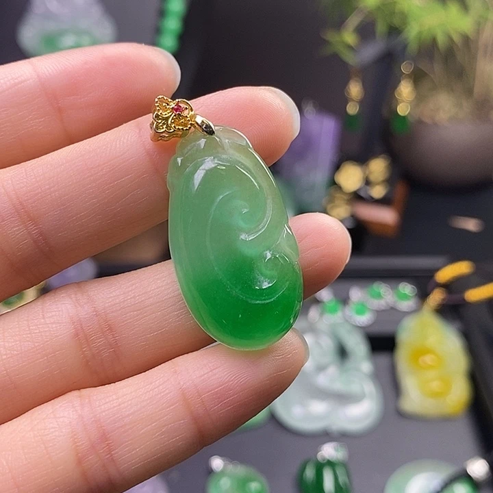 翡翠未镶嵌吊坠(赠链)