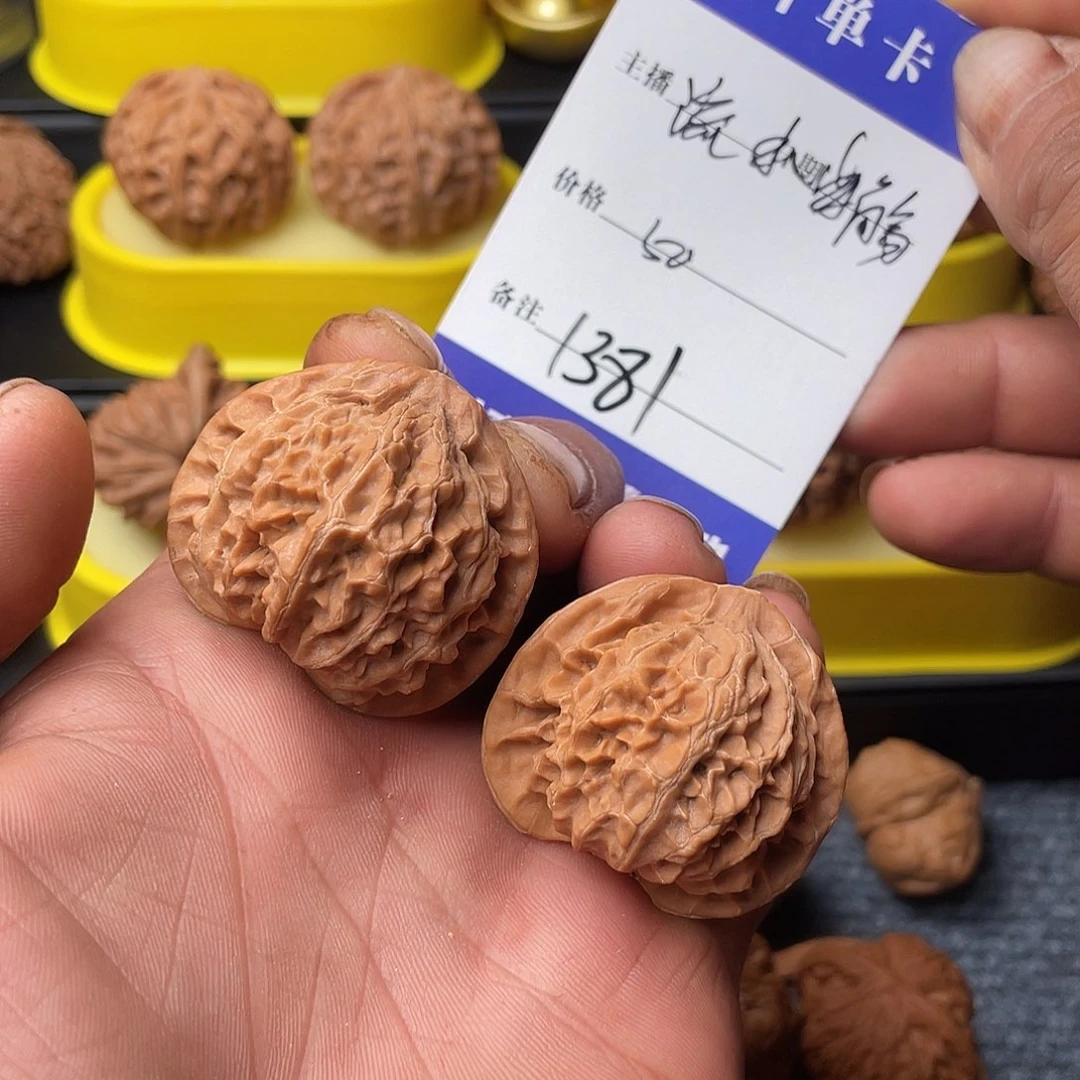 文玩核桃把件文玩核桃手把件宫灯