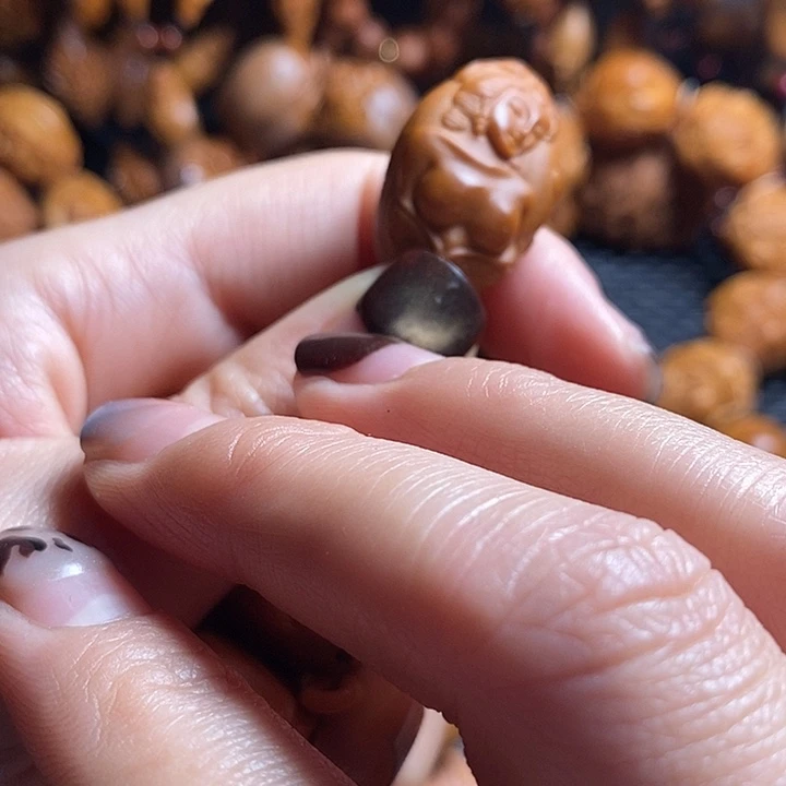 吊坠橄榄核欢*生命美女