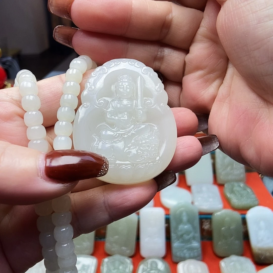 颈饰未镶嵌和田玉格*