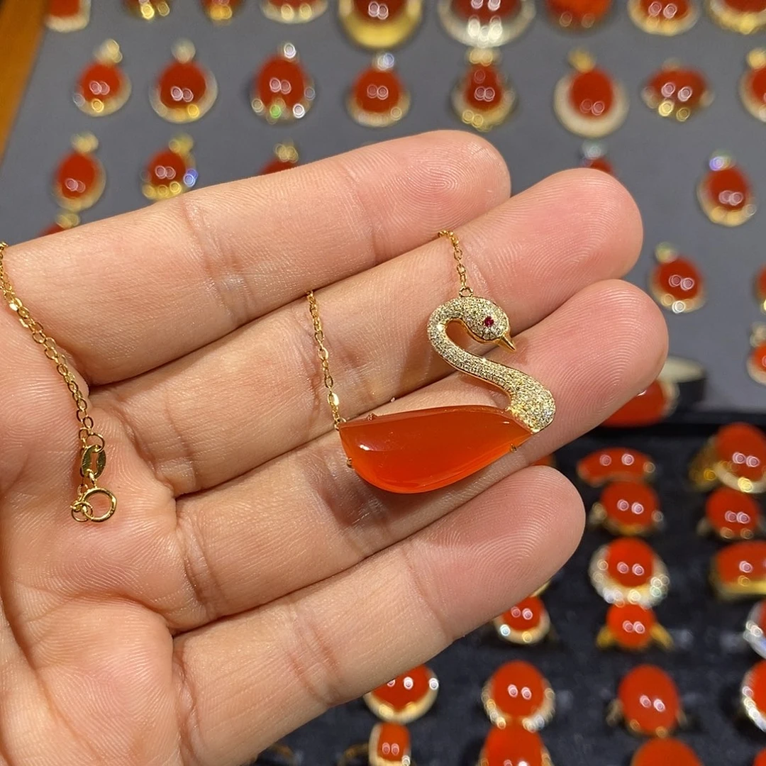 南红玛瑙颈饰18K金镶嵌