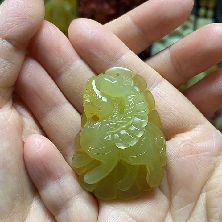 岫玉未镶嵌吊坠(赠链)