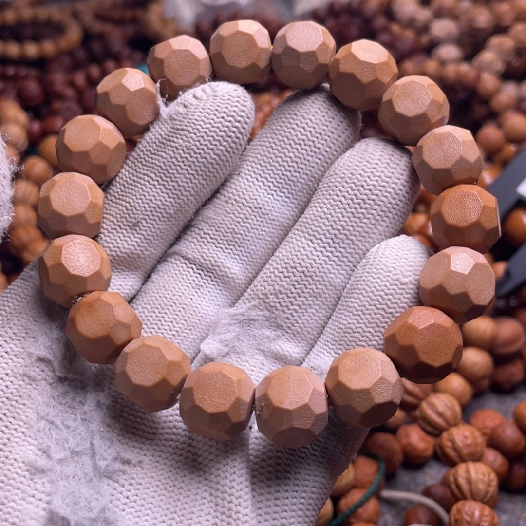 手串猴头核桃12左右星途六方。 泛油款