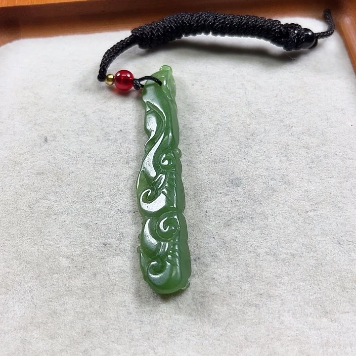 颈饰未镶嵌和田玉（碧玉）