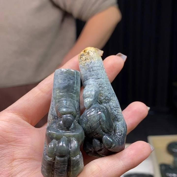 岫岩河磨玉（透闪石质玉）颈饰未镶嵌