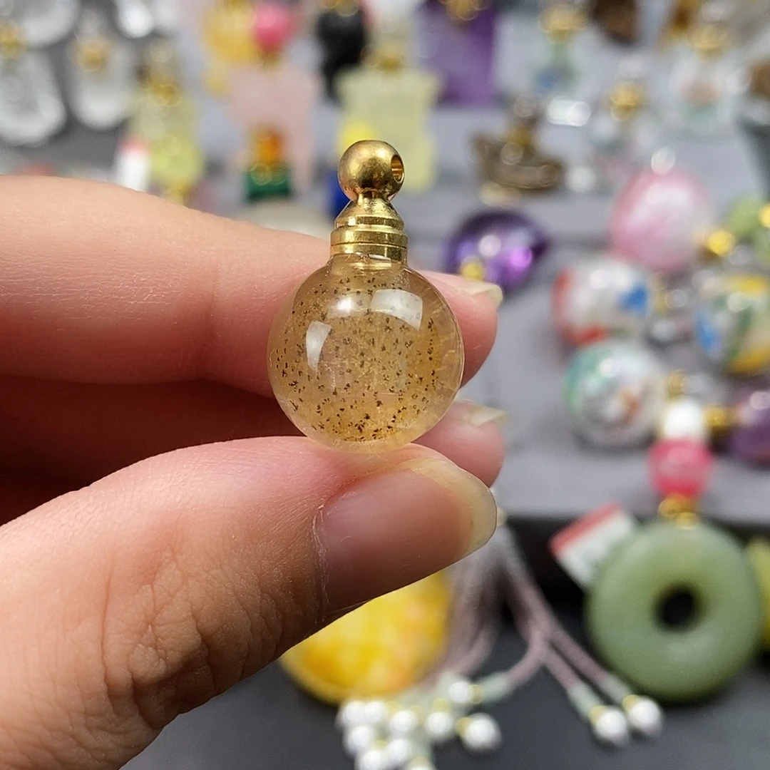 合金颈饰水晶香水瓶
