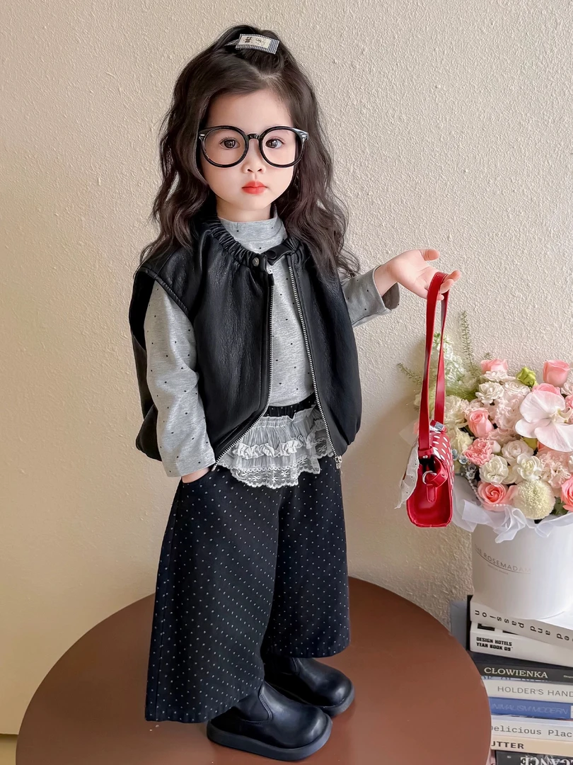 女小童春秋洋气皮马甲套装2025新款宝宝秋款韩版打底衫裤子三件套