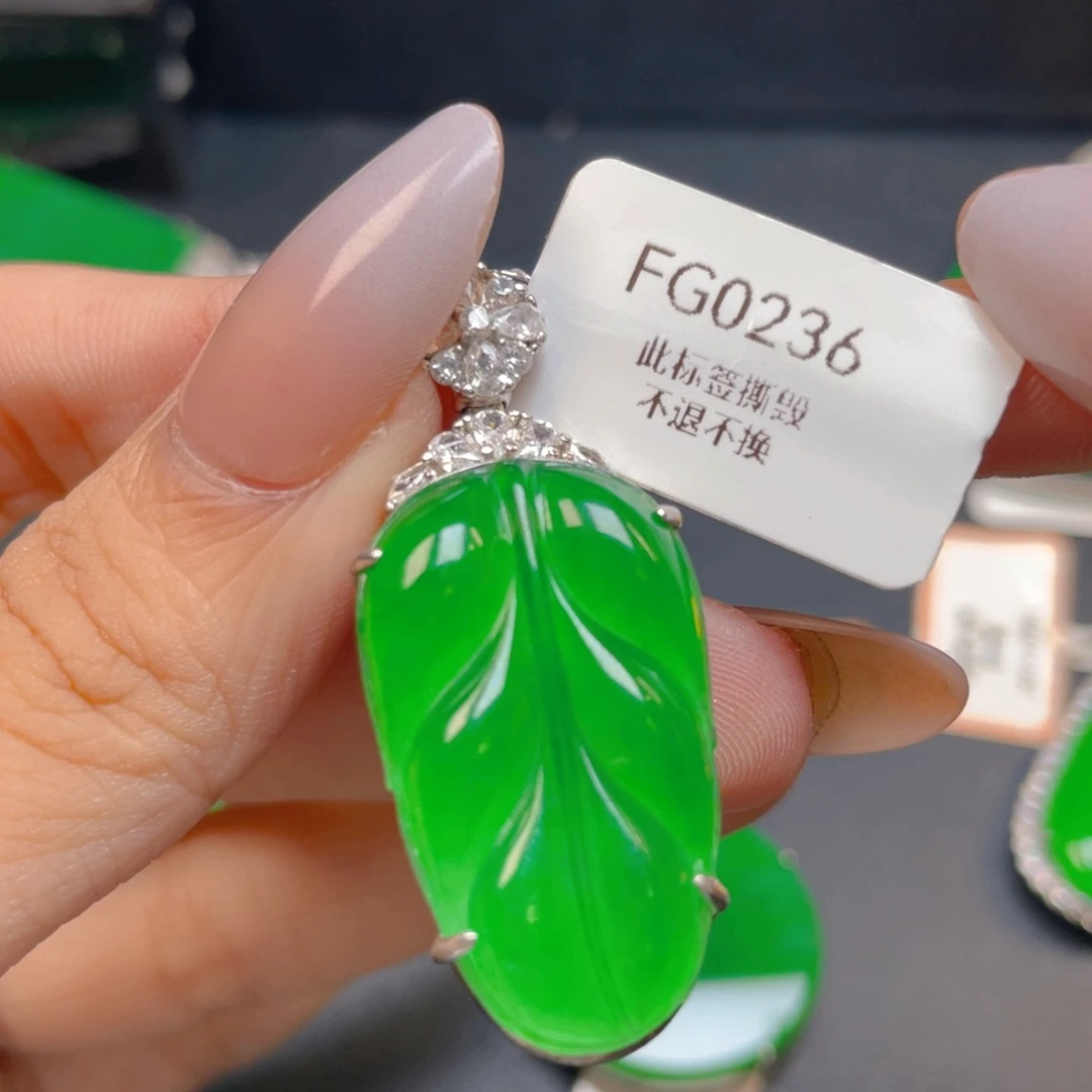 【闪购商品】颈饰银S925镶嵌翡翠翡翠