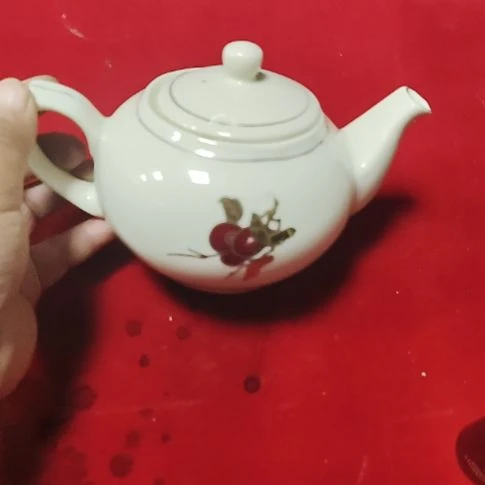 瓷片瓷片，摆件，都有微瑕疵，
