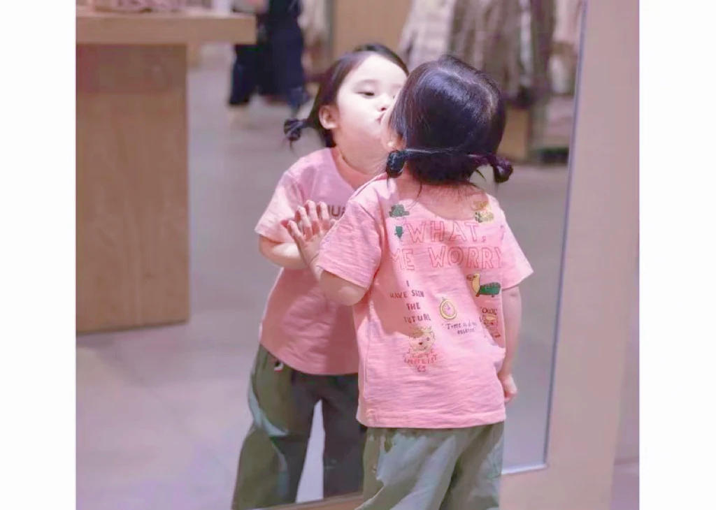 显白粉色水印短袖