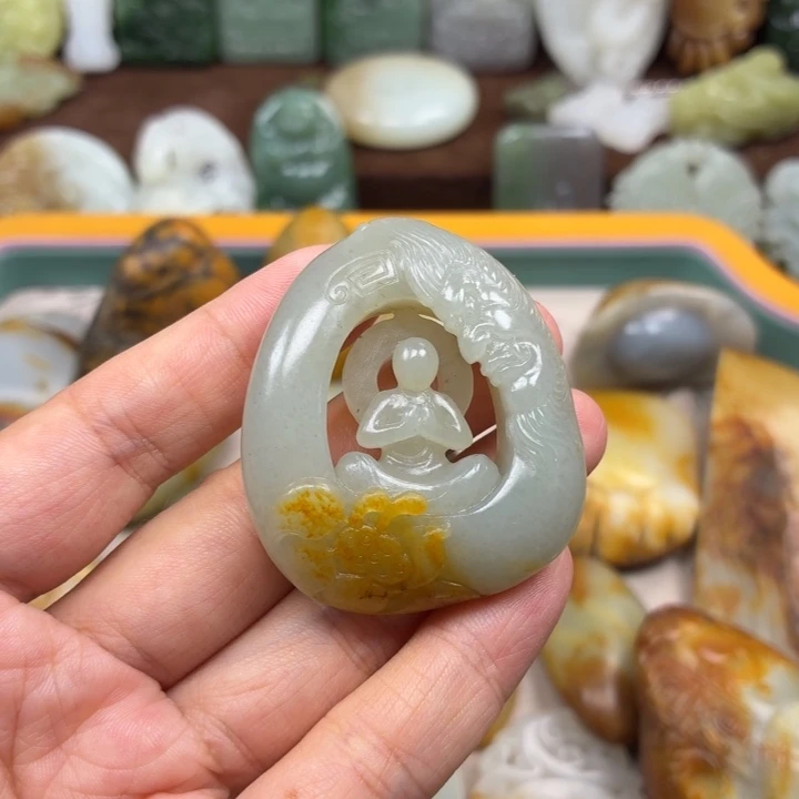 龙***墙颈饰未镶嵌和田玉