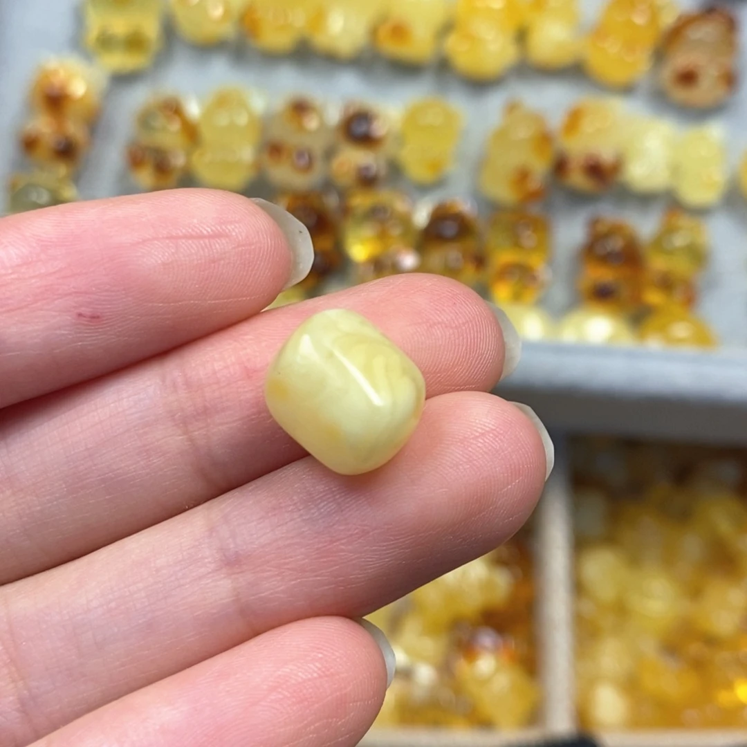 未镶嵌颈饰琥珀随行