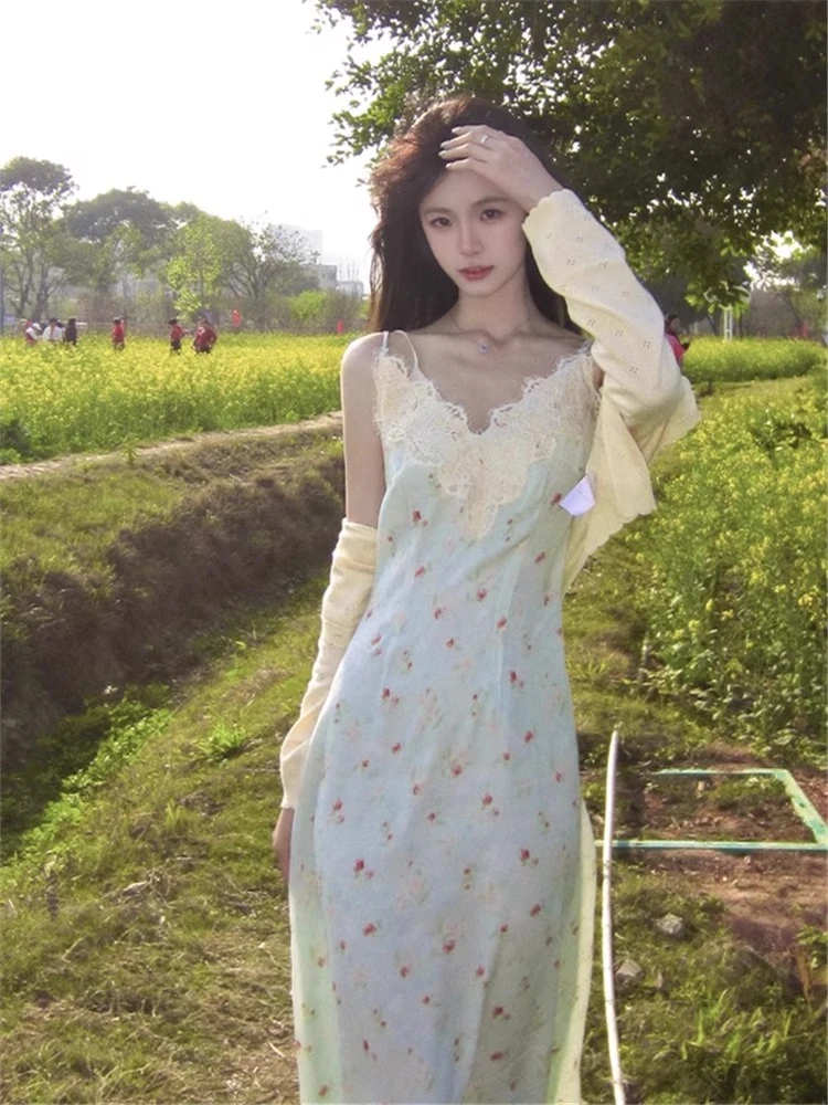 奶黄色印花暖色开衫夏季新款纯欲风蕾丝V领碎花吊带连衣裙两件套