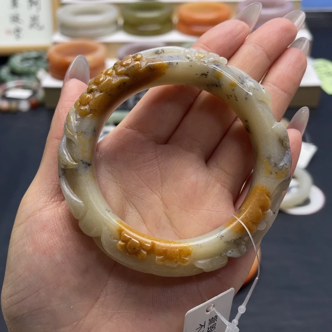 未镶嵌手镯石英岩玉秋*?