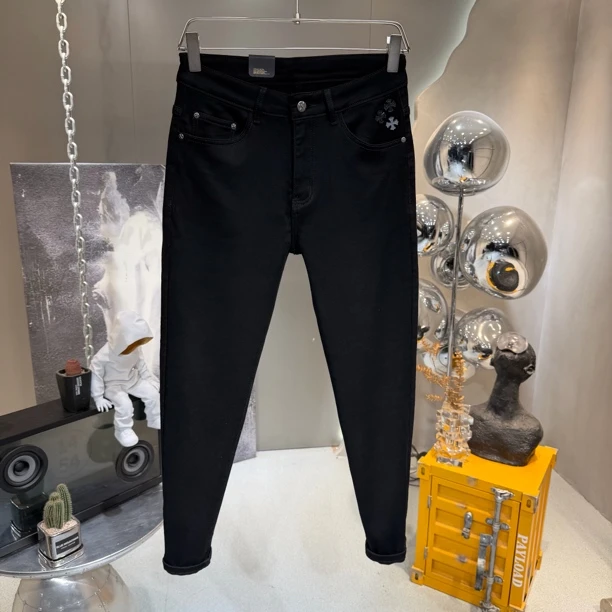 25秋冬加绒弹力锥形裤男中腰男士黑色牛仔裤十字架贴皮刺绣修身