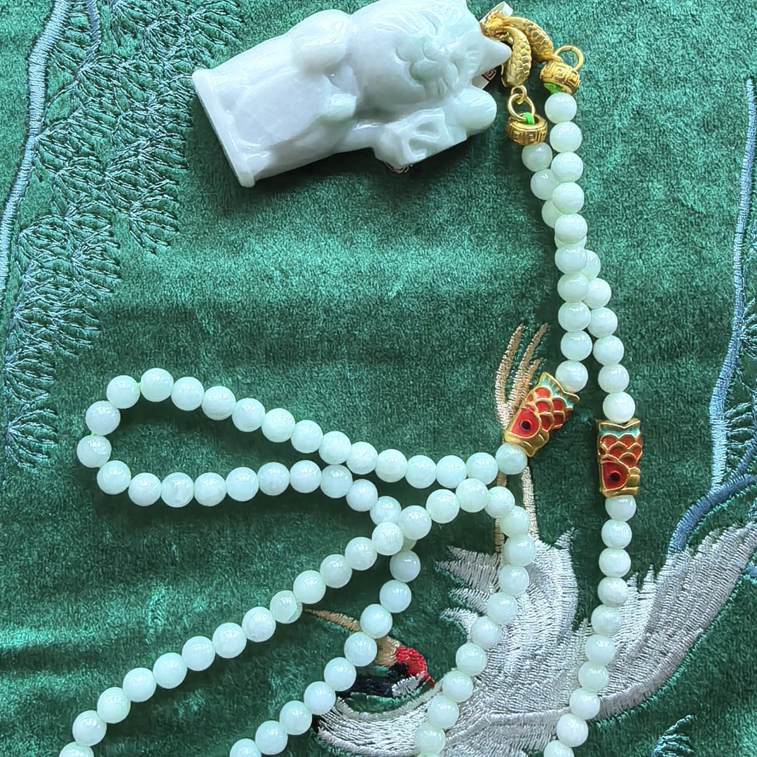 天然翡翠雕刻招财猫猫，可爱猫