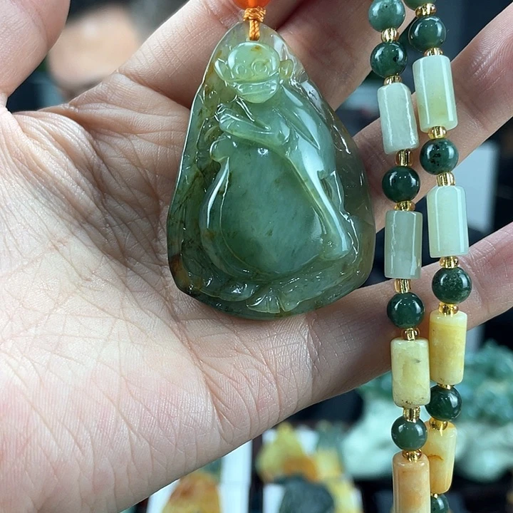 蛇纹石玉颈饰未镶嵌