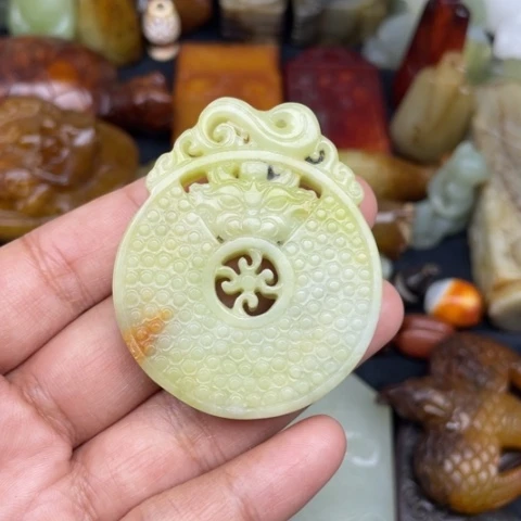 蛇纹石玉未镶嵌颈饰47