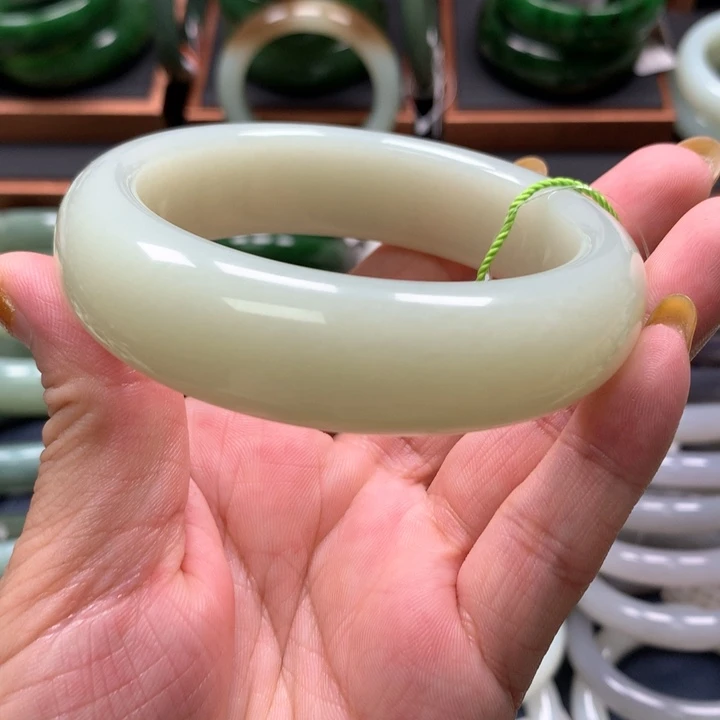 【闪购商品】未镶嵌手镯和田玉