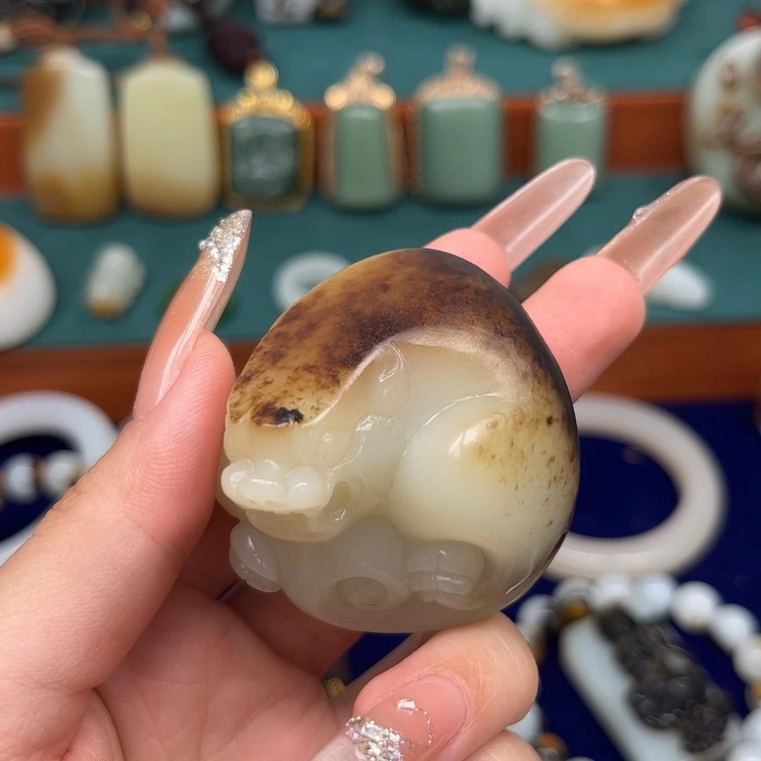 赵****和田玉未镶嵌颈饰