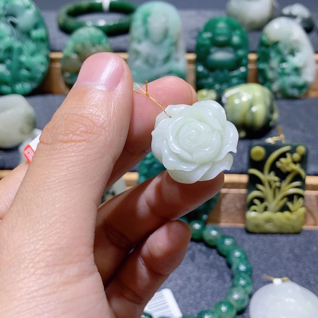 独山玉未镶嵌吊坠