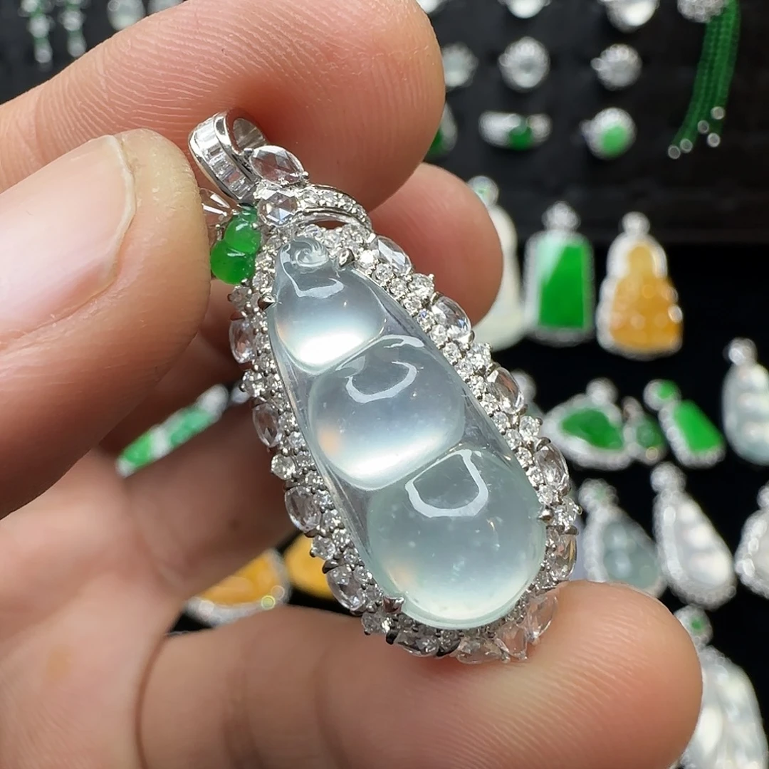 翡翠18K金镶嵌颈饰