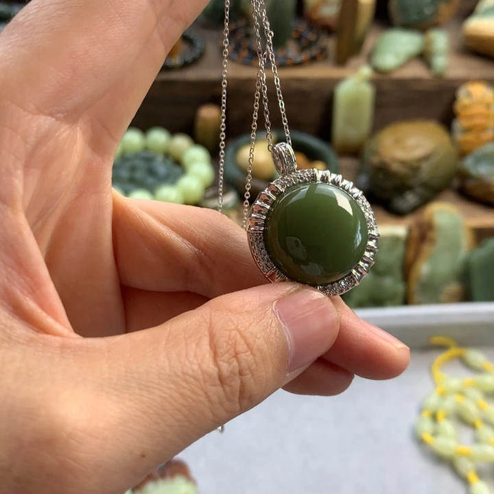 未镶嵌岫岩老玉（透闪石质玉）珠宝奇石美***子