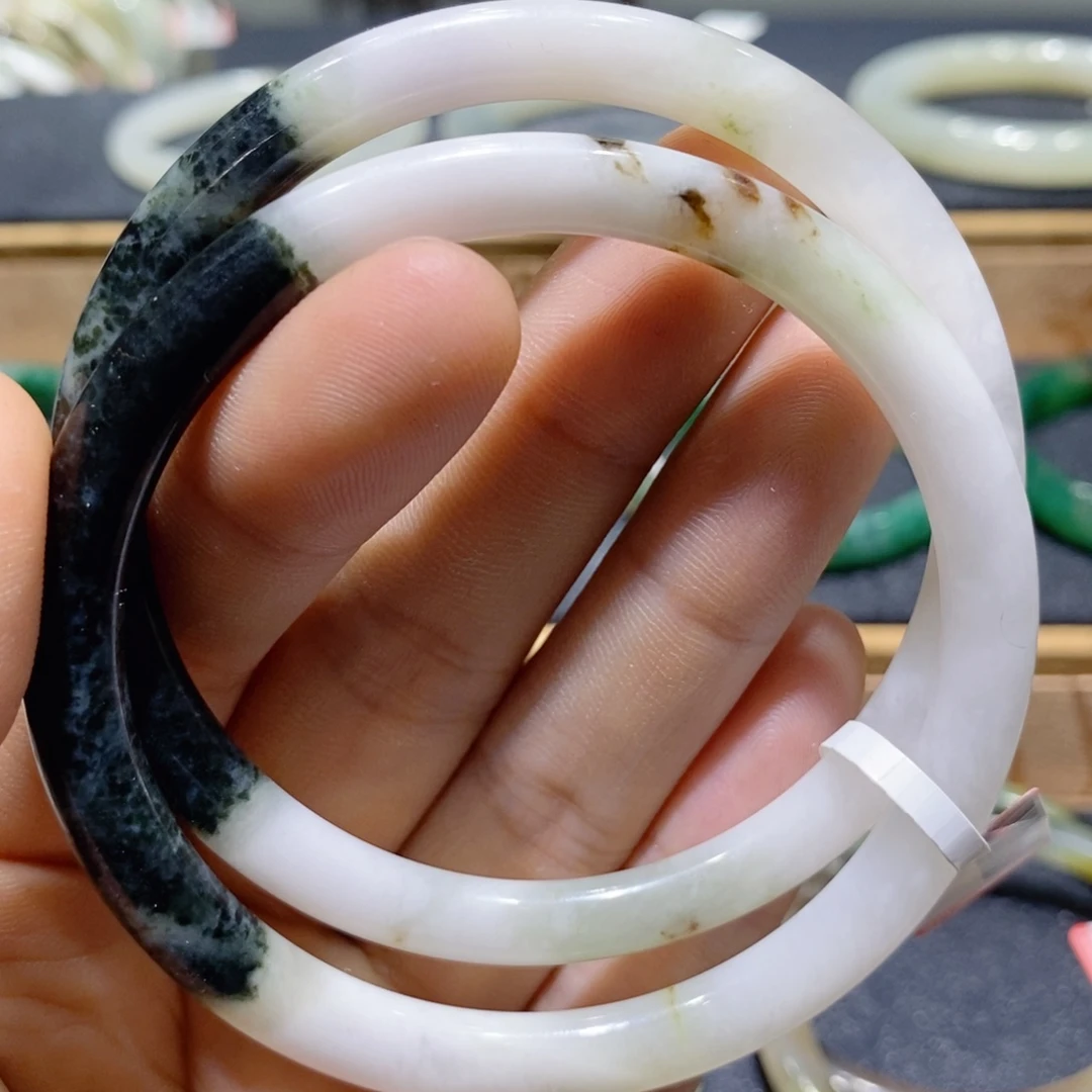 独山玉未镶嵌手镯