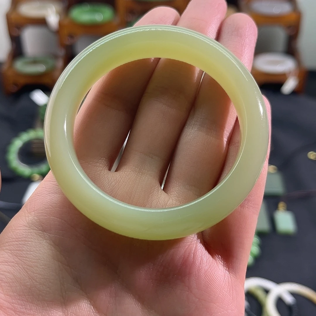 和田玉未镶嵌颈饰晴水葡萄肉-青海料-53.5圈-手镯