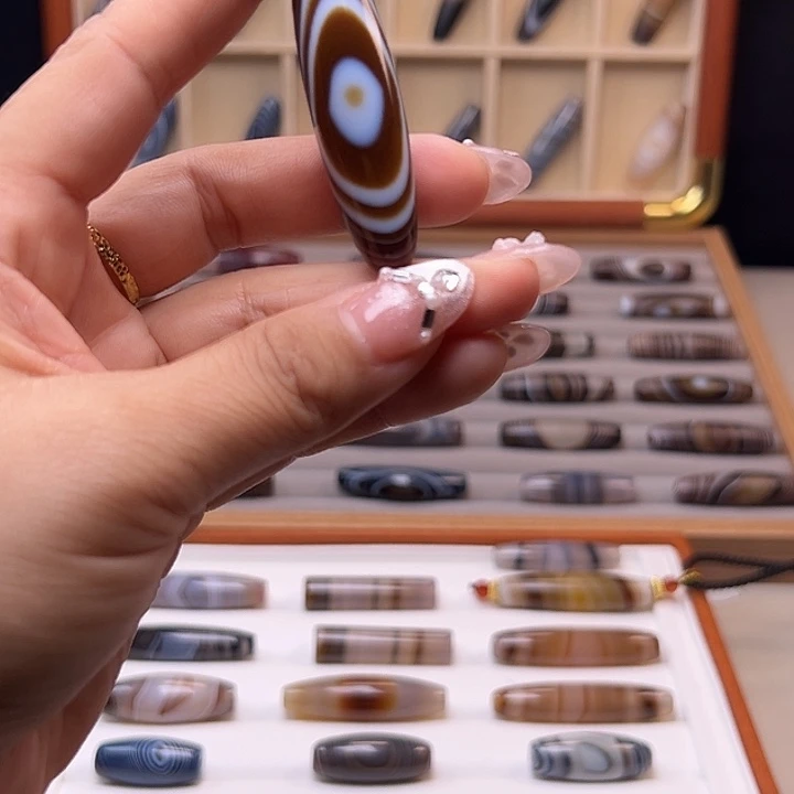 秋****玛瑙/玉髓未镶嵌颈饰