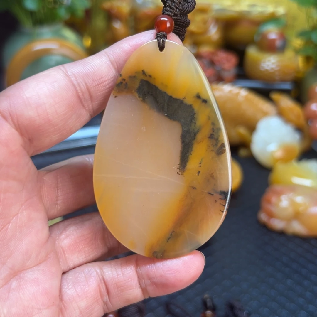 石英质玉未镶嵌颈饰
