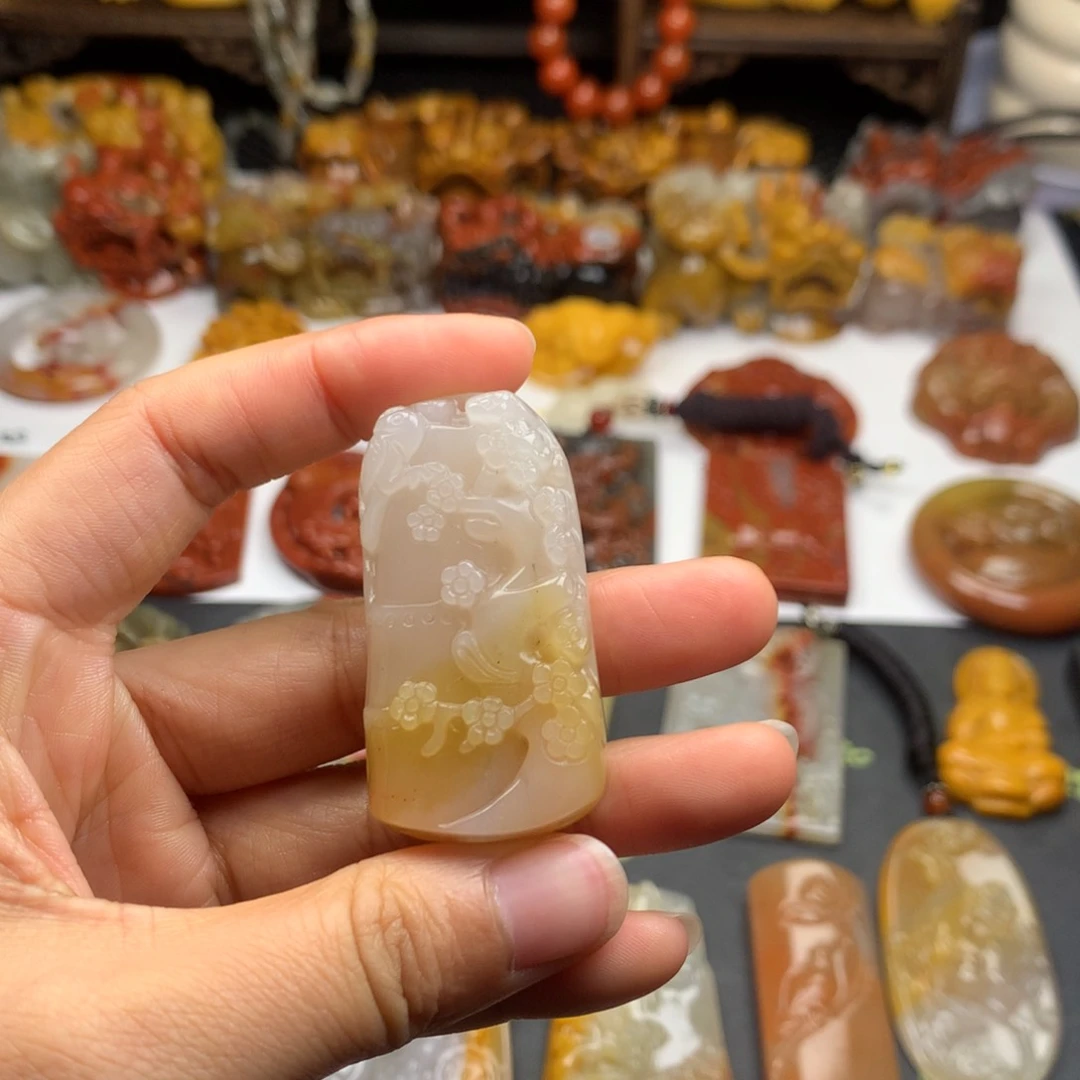 石英质玉（黄龙玉）挂件未镶嵌