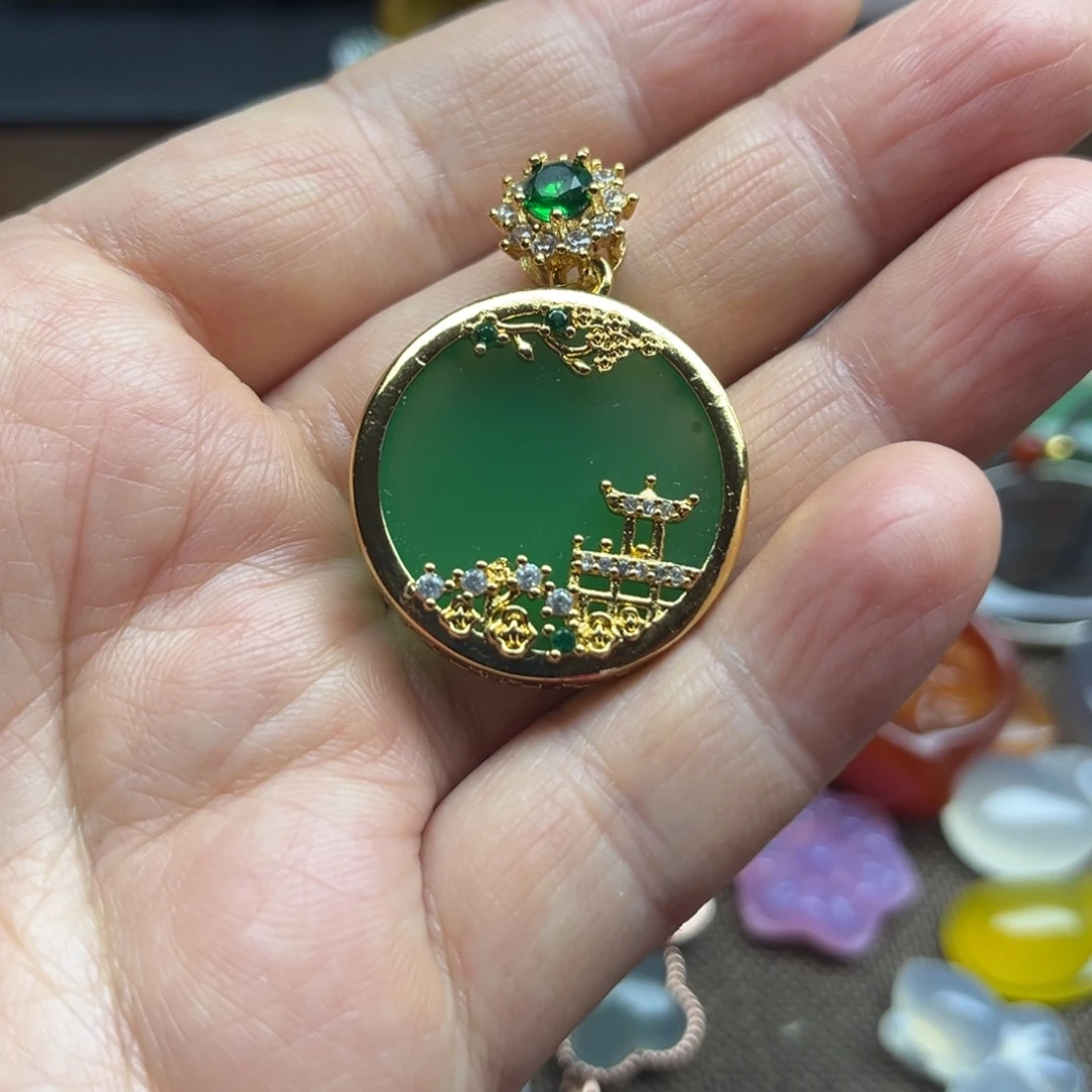 陶瓷镶嵌绿玉髓吊坠
