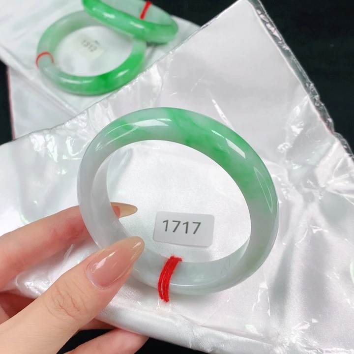 翡翠手镯未镶嵌天然翡翠手镯04