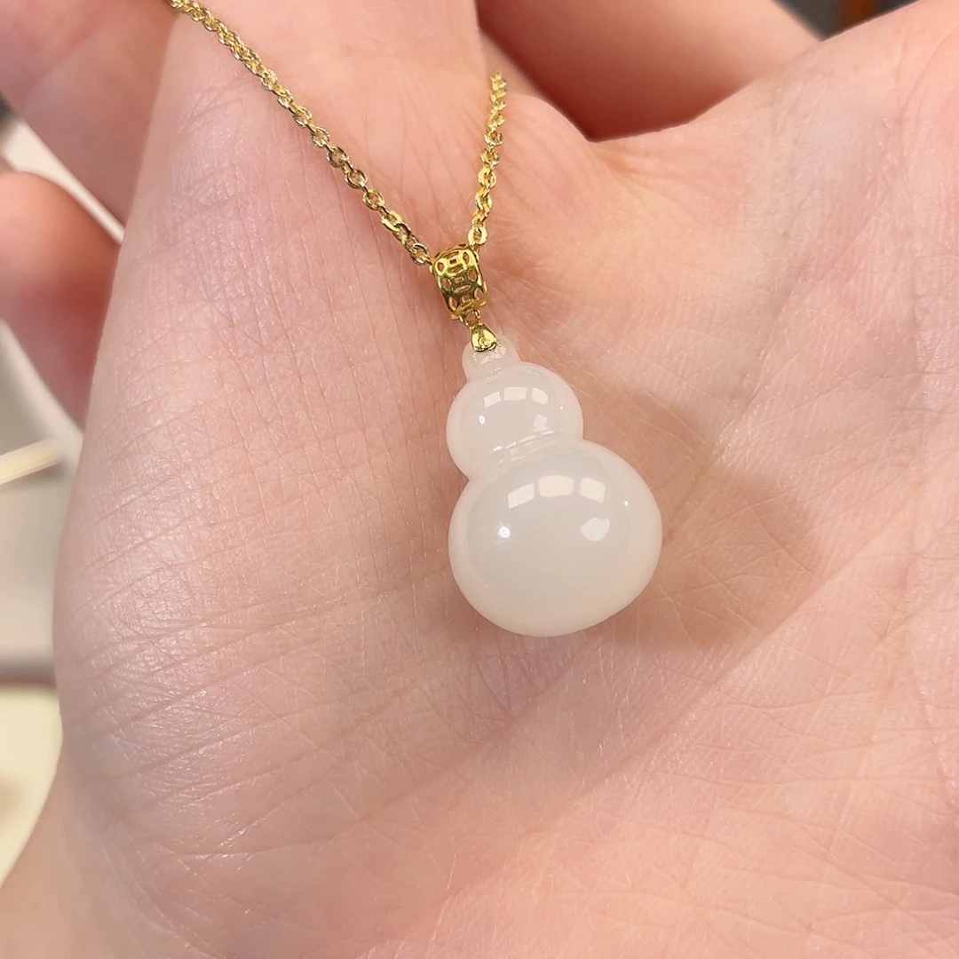 颈饰18K金镶嵌和田玉