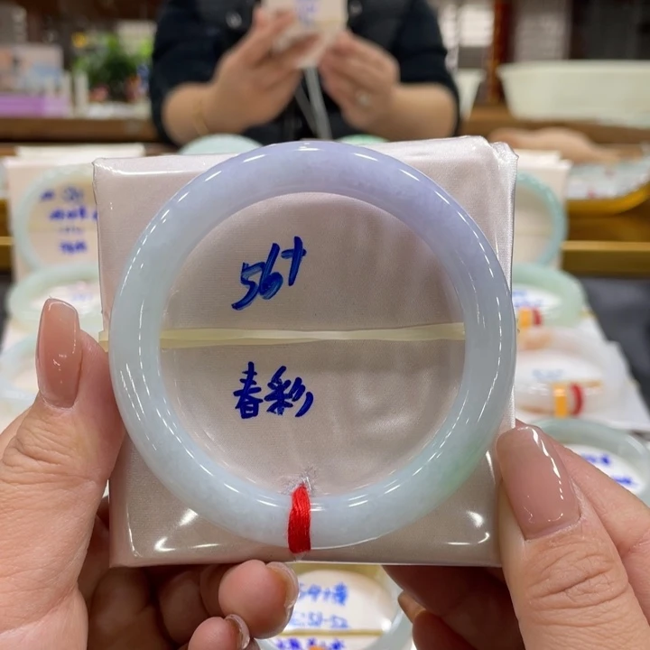 翡翠手镯未镶嵌翡翠
