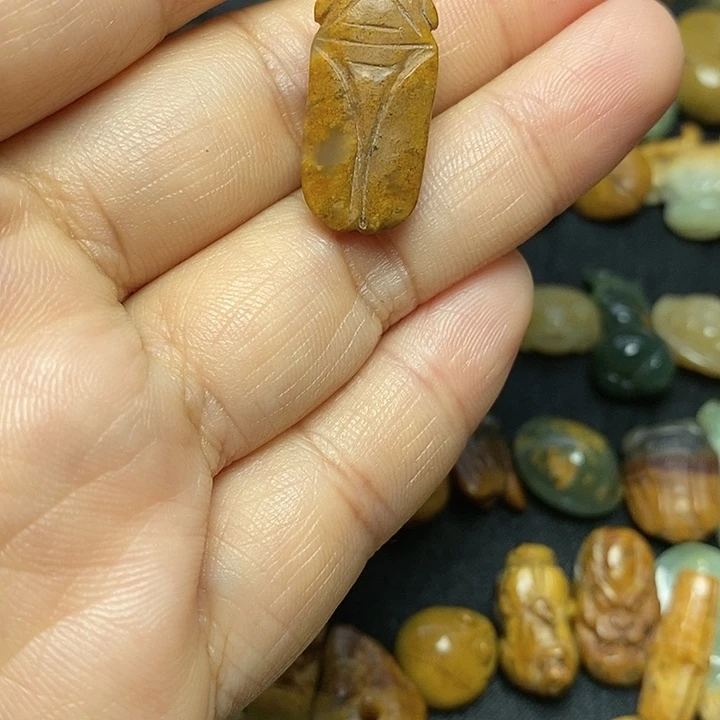 用***8岫岩河磨玉（透闪石质玉）未镶嵌颈饰