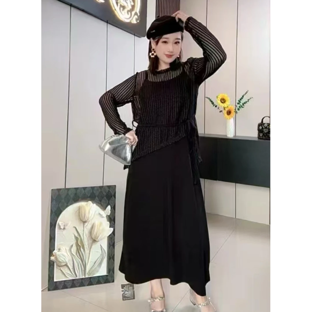 8102-2025年春季新款洋气时尚显瘦镂空上衣+连衣裙两件套